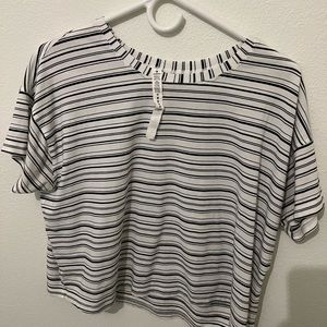 Lululemon cates tee cropped